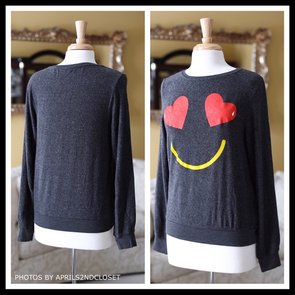 WILDFOX HEART EMOJI BLACK PULLOVER A2C - Picture 2 of 8